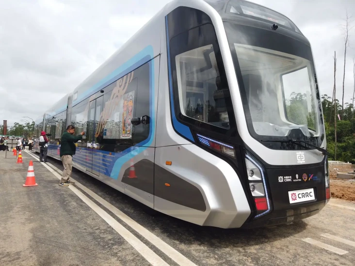Kereta Tanpa Rel China...