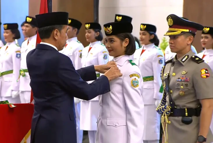 Presiden Jokowi Kukuhkan...