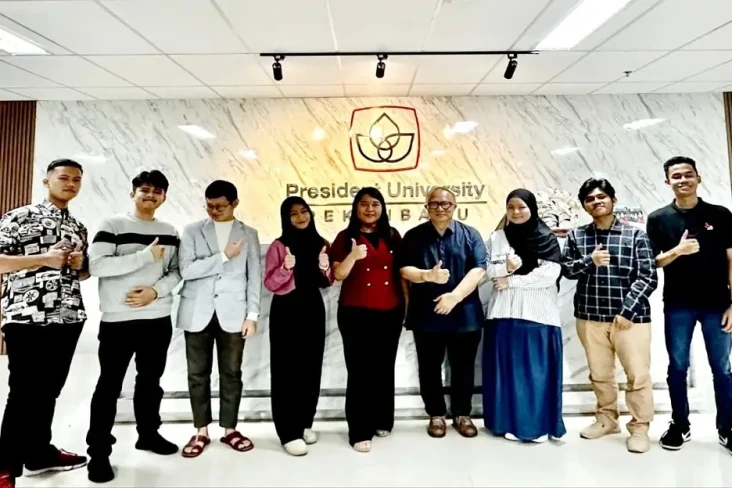 8 Siswa Berprestasi...