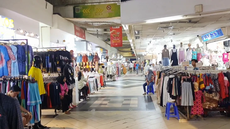 Pedagang Tanah Abang...