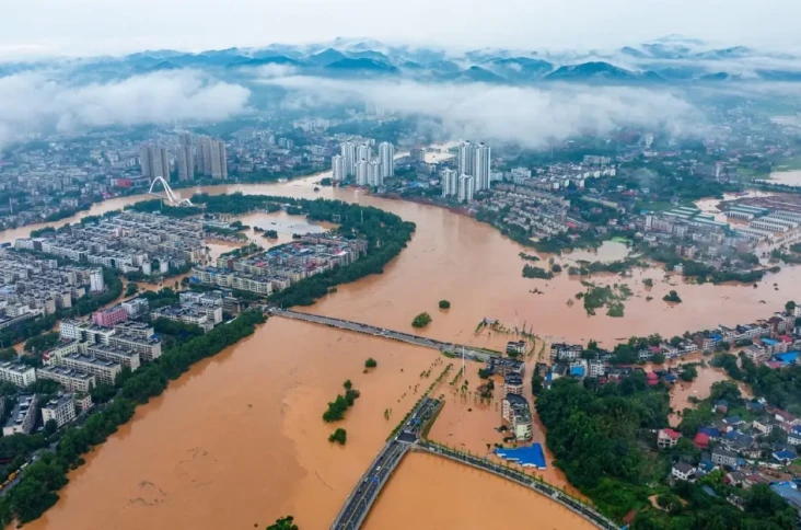 Puluhan Kota di China...