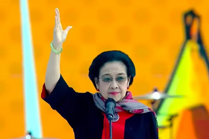 Megawati Umumkan 305...