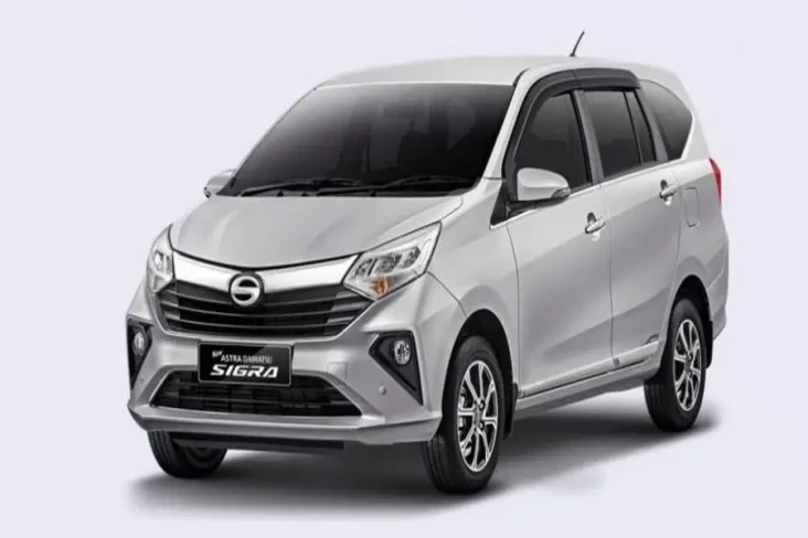 Tiga Mobil Daihatsu...