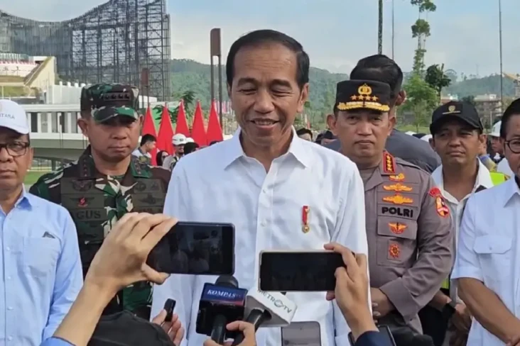 Joni Pemanjat Tiang...