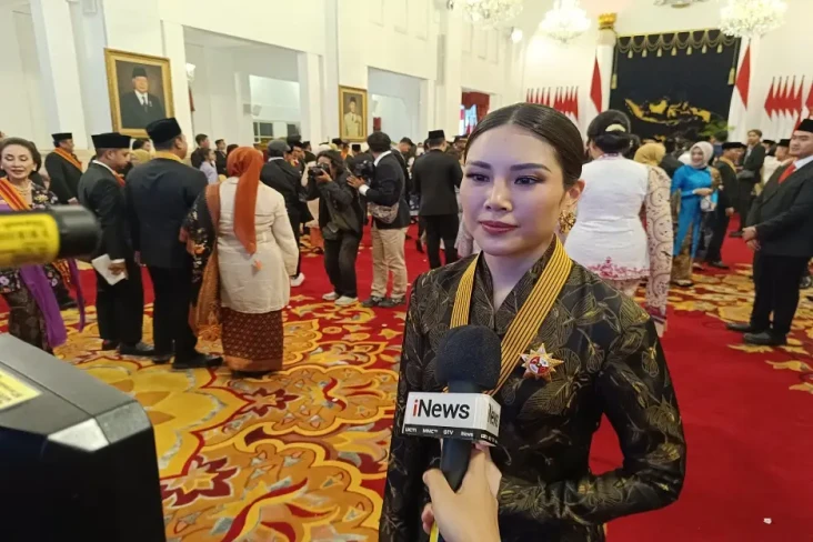 Gaya Anggun Angela Tanoesoedibjo...