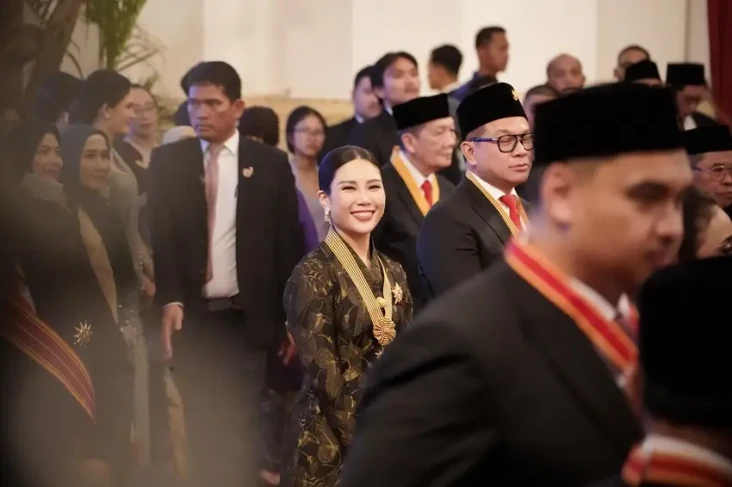 Terima Bintang Jasa...