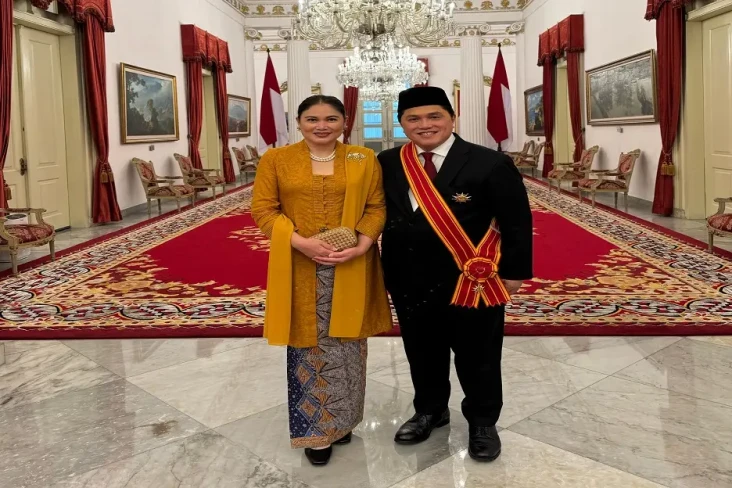 Jokowi Berikan 64 Tanda...