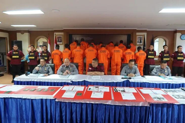 Langgar Aturan Keimigrasian,...