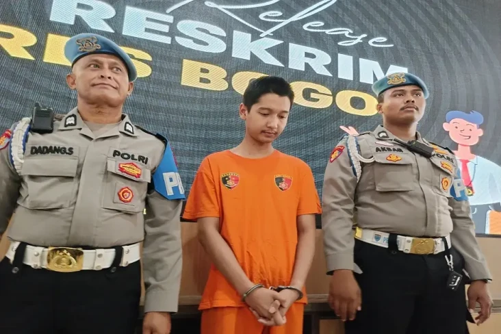 Ketahuan Nonton Video...