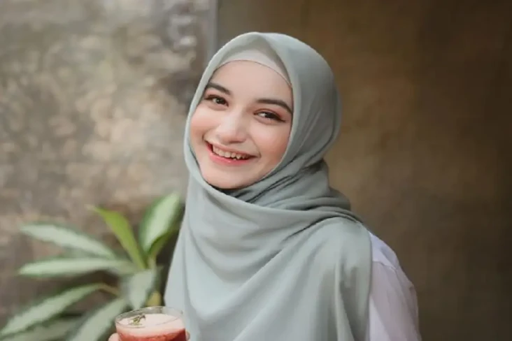 Cut Intan Nabila dan...