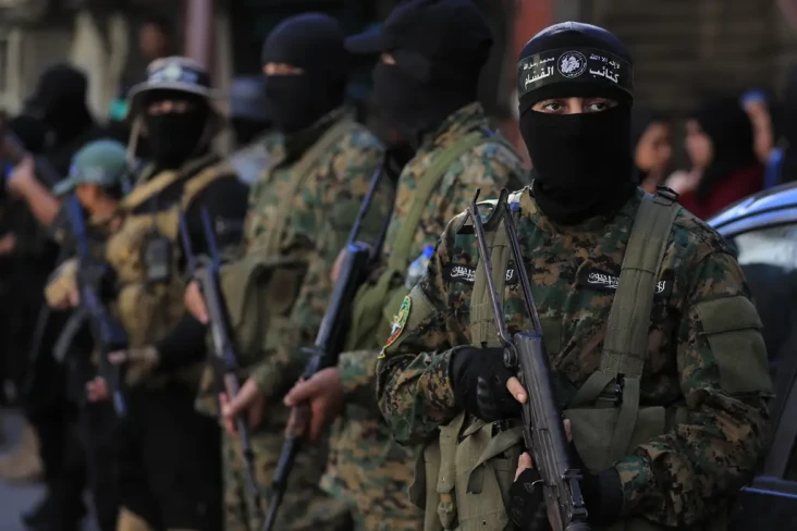 Roket Jarak Jauh Hamas...
