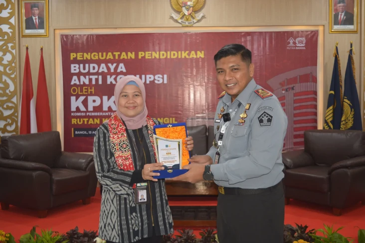 Bersama KPK, Rutan Bangil...