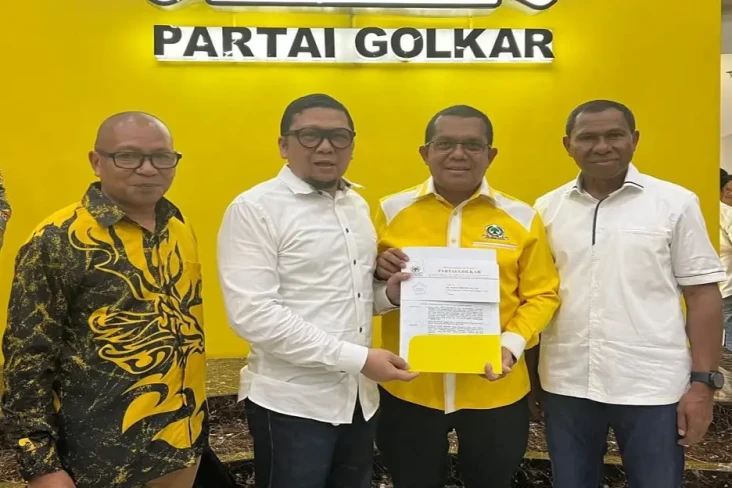 Golkar Serahkan SK Rekomendasi...