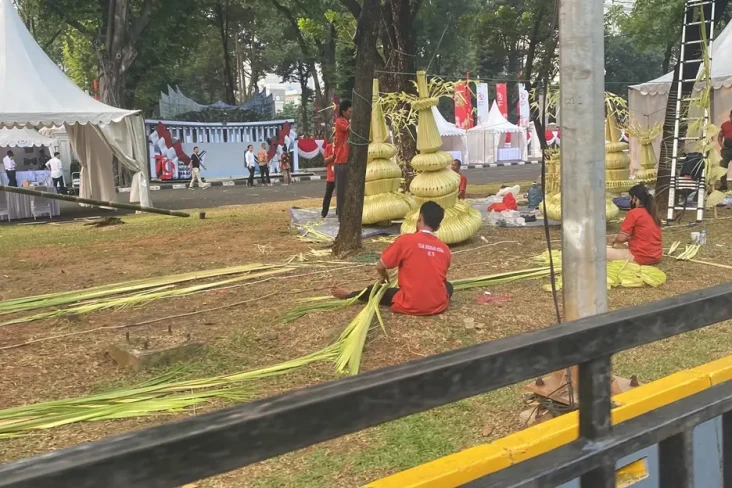 Mengintip Persiapan...