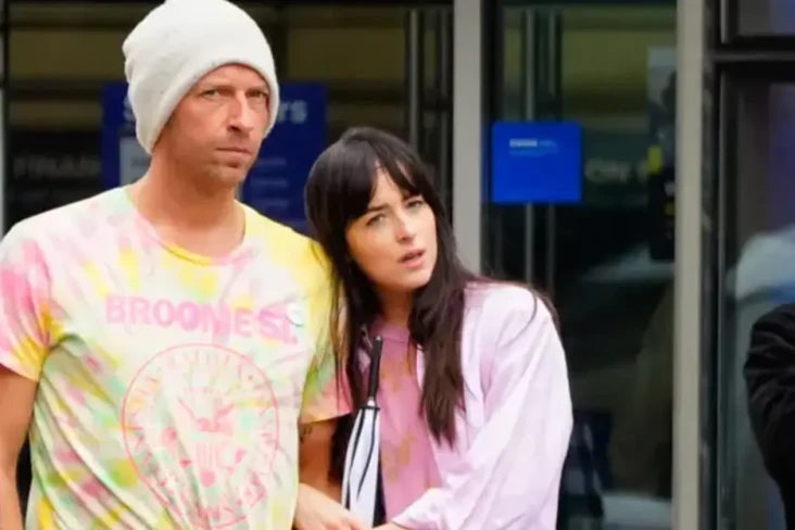 Chris Martin dan Dakota...