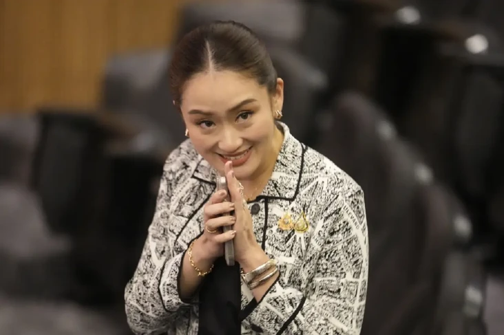 Politik Kacau, Putri...