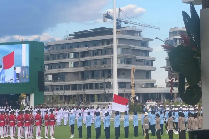 Penurunan Bendera Merah...