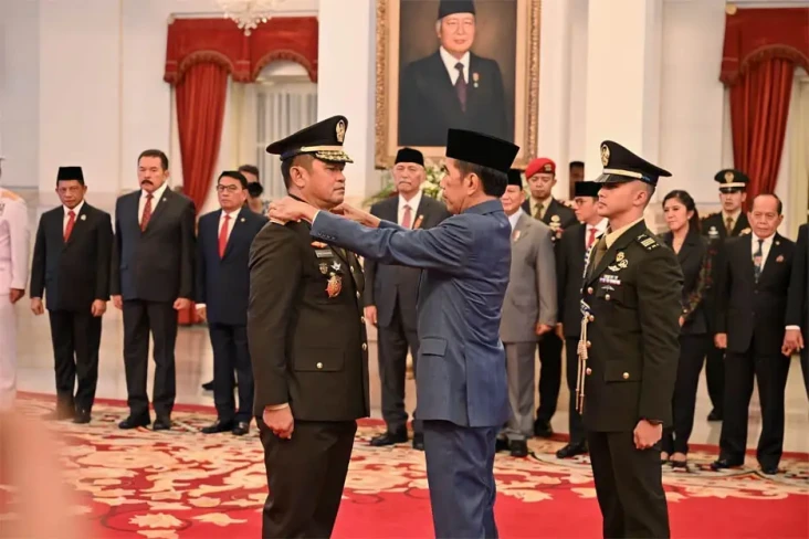 Daftar Pejabat di Markas...