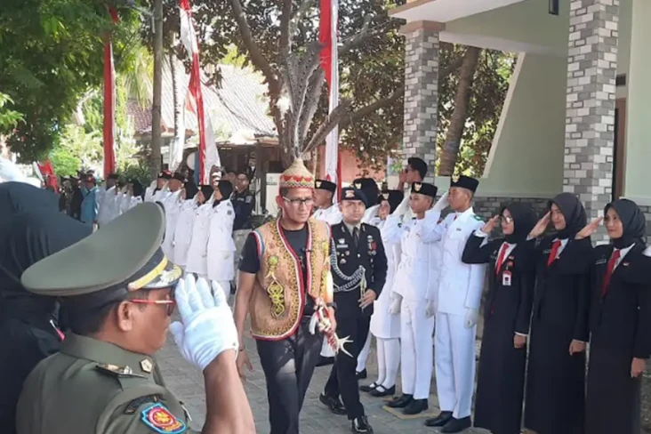 Tinjau Wisata Bahari...