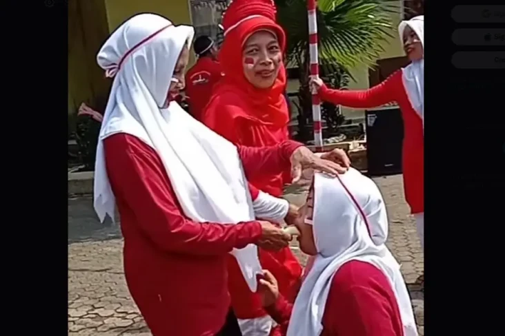 Viral! Video Emak-emak...