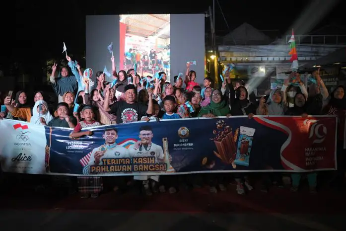 Ribuan Warga Serang...