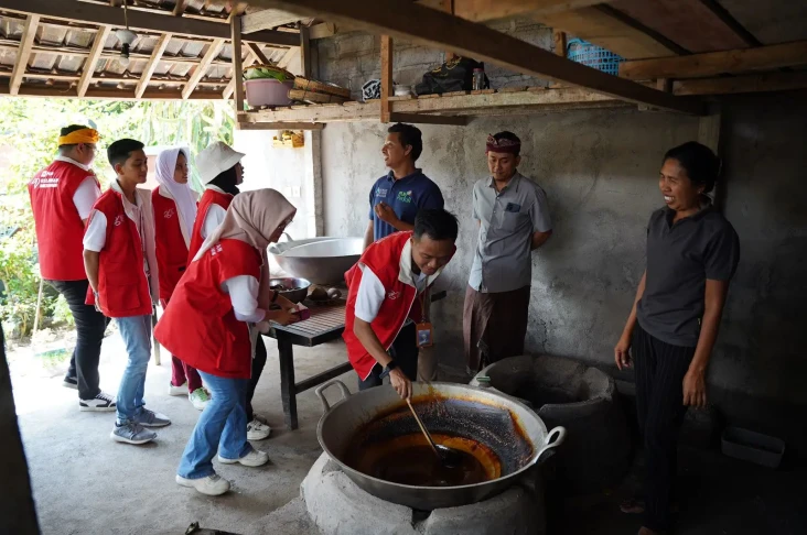 Lewat Relawan Bakti...