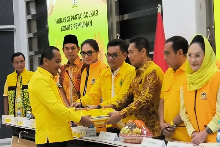 Bahlil Resmi Serahkan...