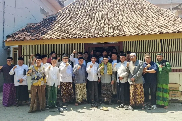 Alim Ulama Bentuk Presidium...