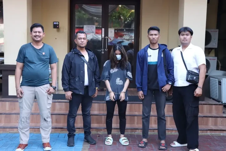 Jual Keperawanan Gadis...