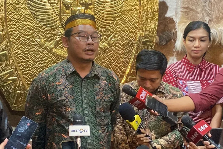 Rapat Pleno Diskors,...