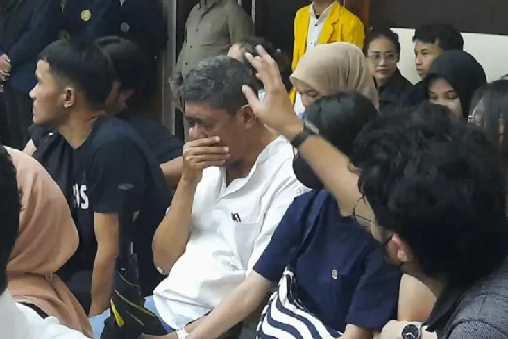 Ayah Angger Dimas Nangis...
