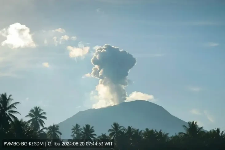 Pagi Ini, Gunung Ibu...