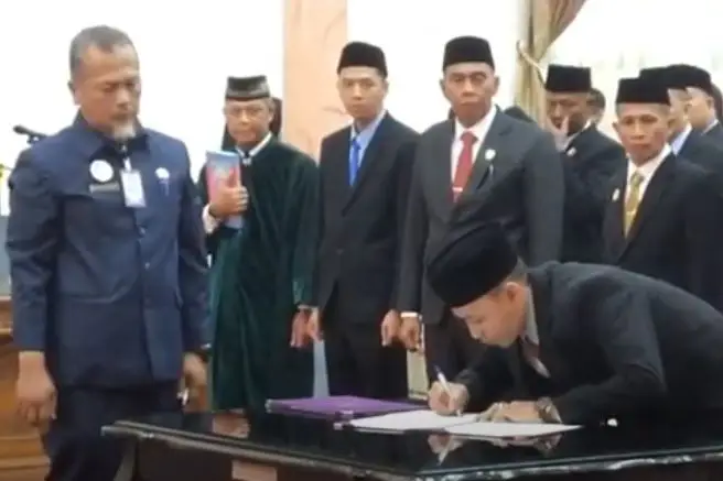 Dilantik Jadi Anggota...