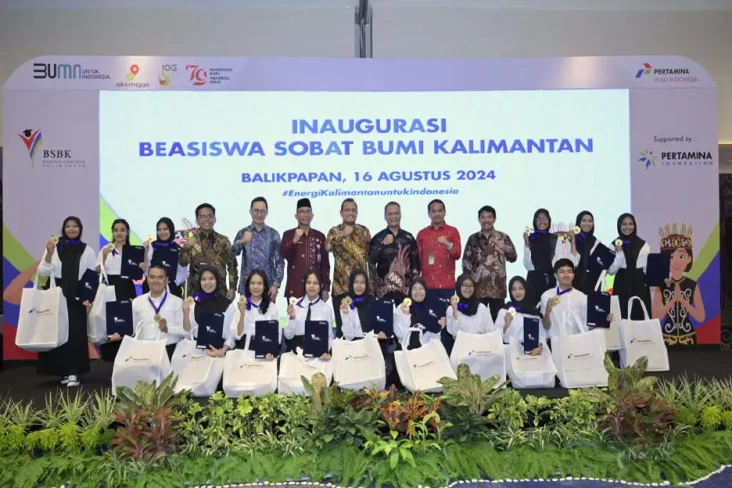 Beasiswa BSBK Berikan...