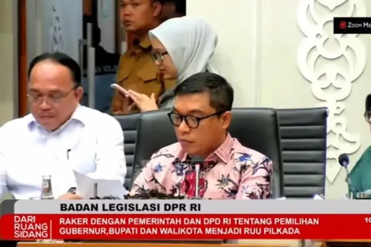 Rapat Baleg DPR Bahas...