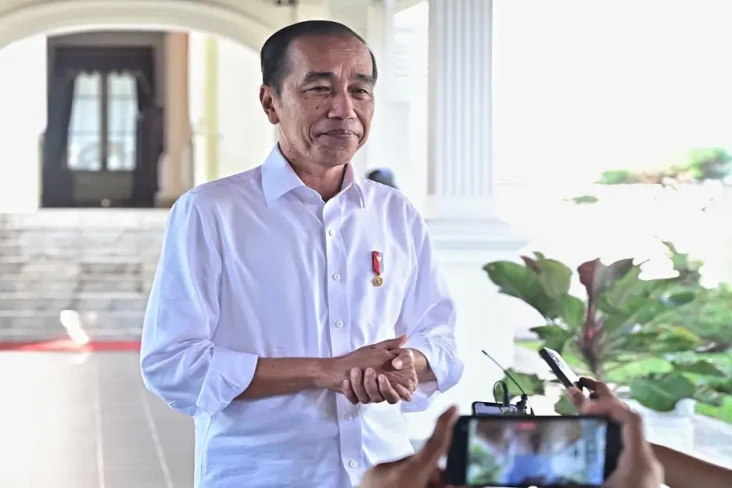 Jokowi Tanggapi Putusan...