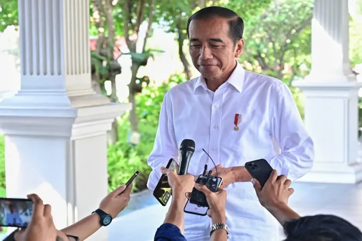 Jokowi Tanggapi Putusan...