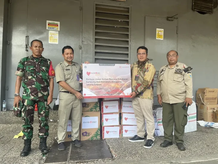 Bank DKI Salurkan Bantuan...