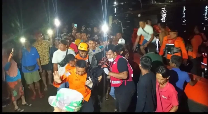 Kapal Nelayan Hantam...