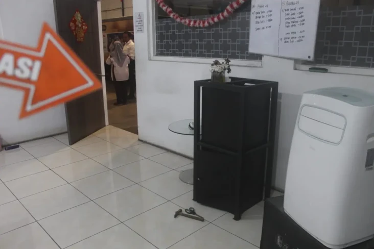 Gudang Distributor Es...