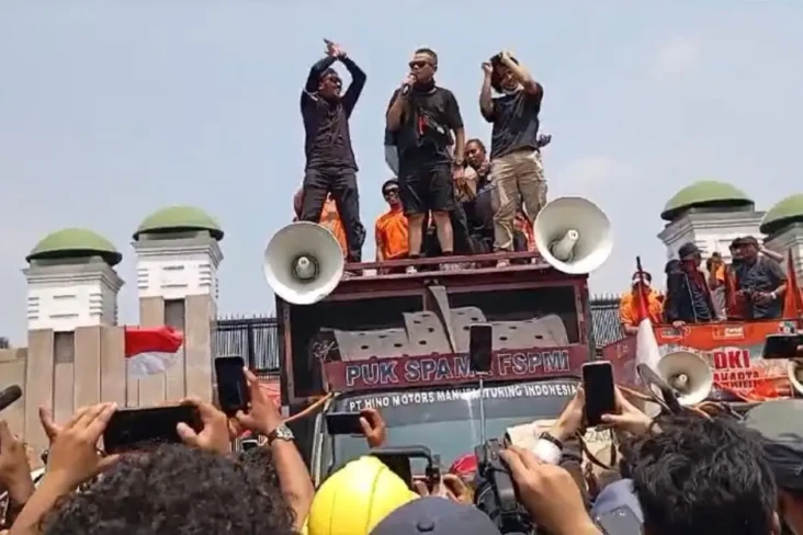 Aksi Kawal Putusan MK,...