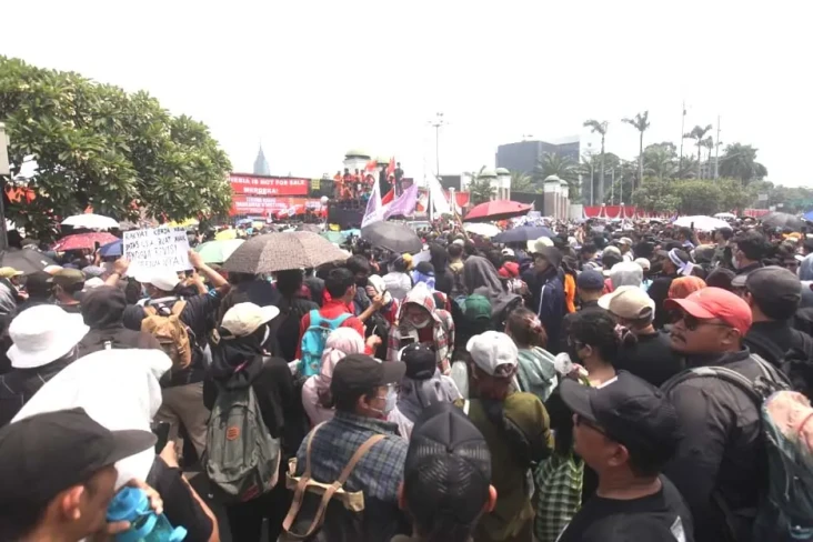 Temui Pendemo di Depan...