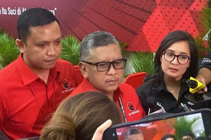 Jokowi Lihat Pohon Beringin...