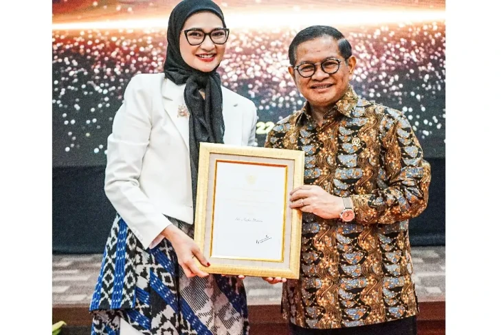 Angkie Yudistia Terima...