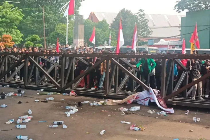 Pintu Gerbang Pancasila...