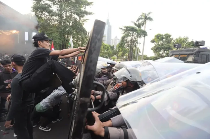 Aparat Pukul Mundur...
