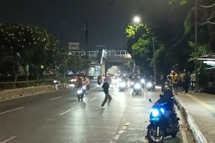 Dipukul Mundur dengan...