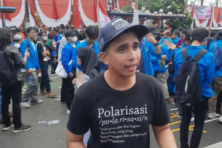 Ikut Demo di Gedung...