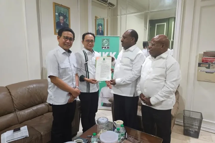 PKB Serahkan SK Rekomendasi...
