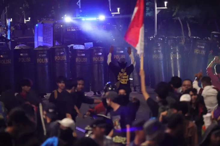 Brutalitas Aparat Hadapi...